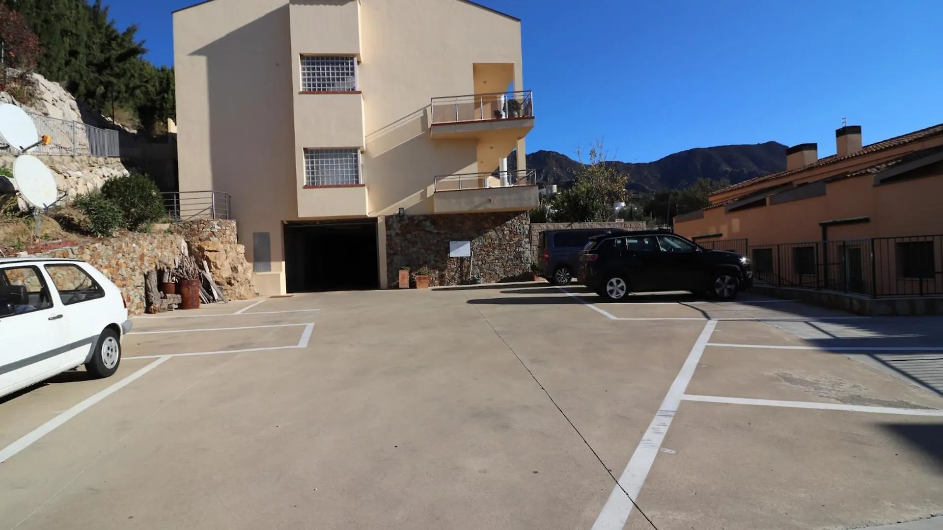 Duplex Apartment In Palau-Saverdera