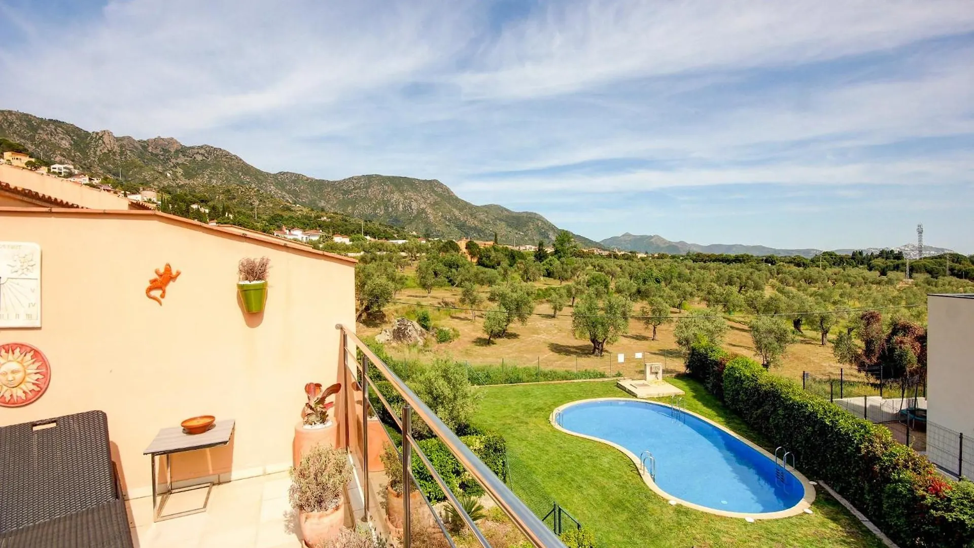 Duplex Apartment In Palau-Saverdera Spagna